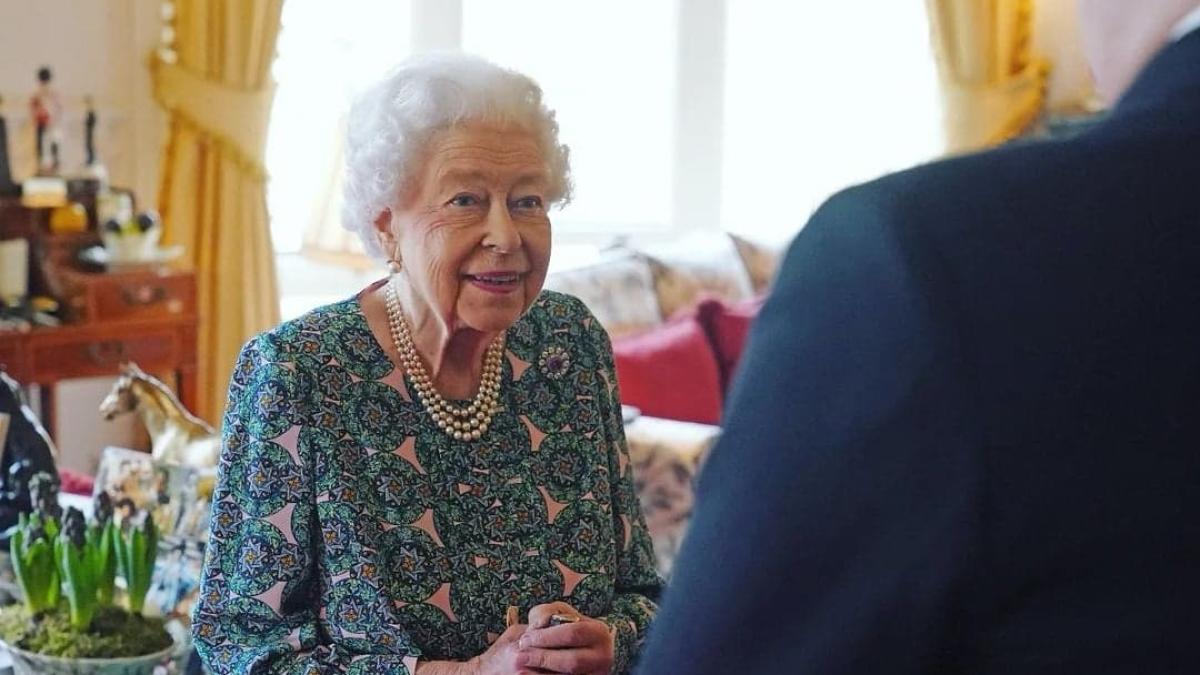 problemele-de-sanatate-i-au-adus-reginei-elisabeta-a-ii-a-un-an-de-montagne-russ_04626000