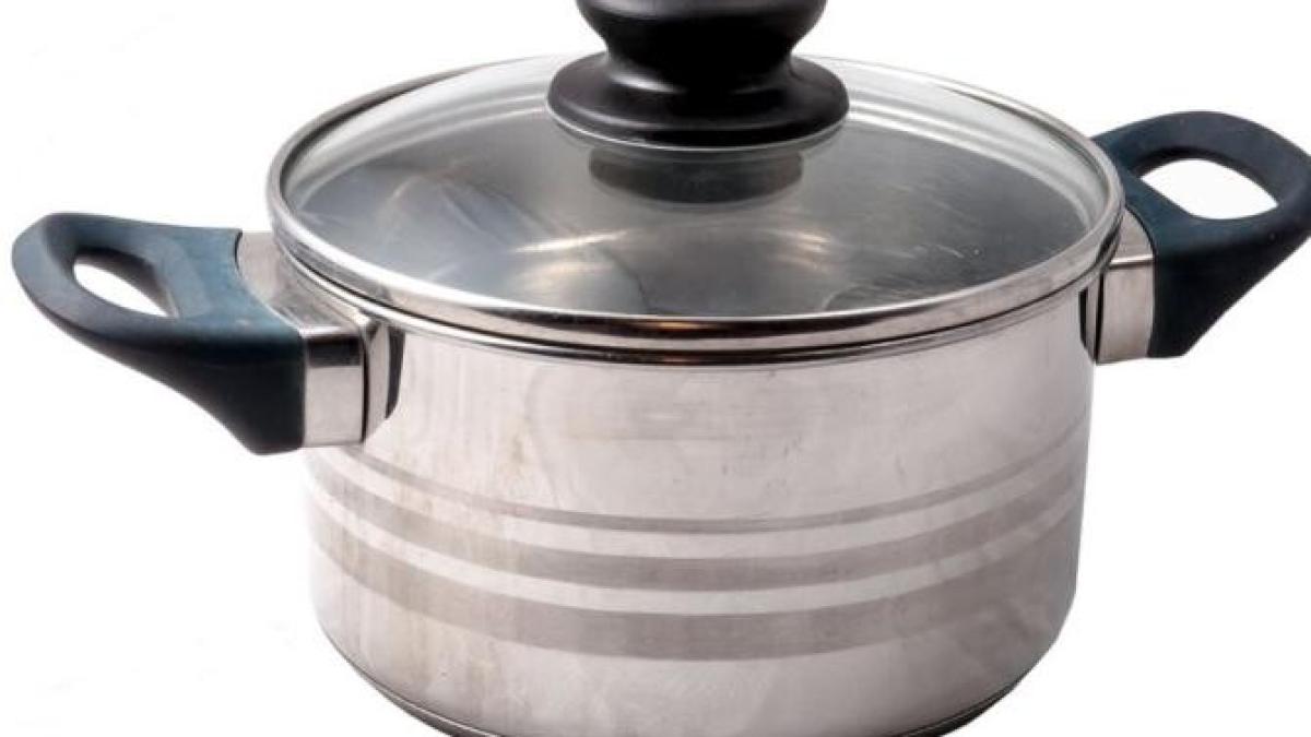 capacele-de-sticle-sunt-pline-de-grasime--inmuiati-le-in-acest-amestec_47587600