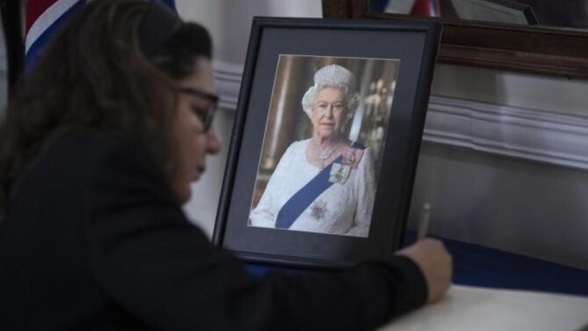 regina-elisabeta-a-murit--ce-zice-gusa_25974700