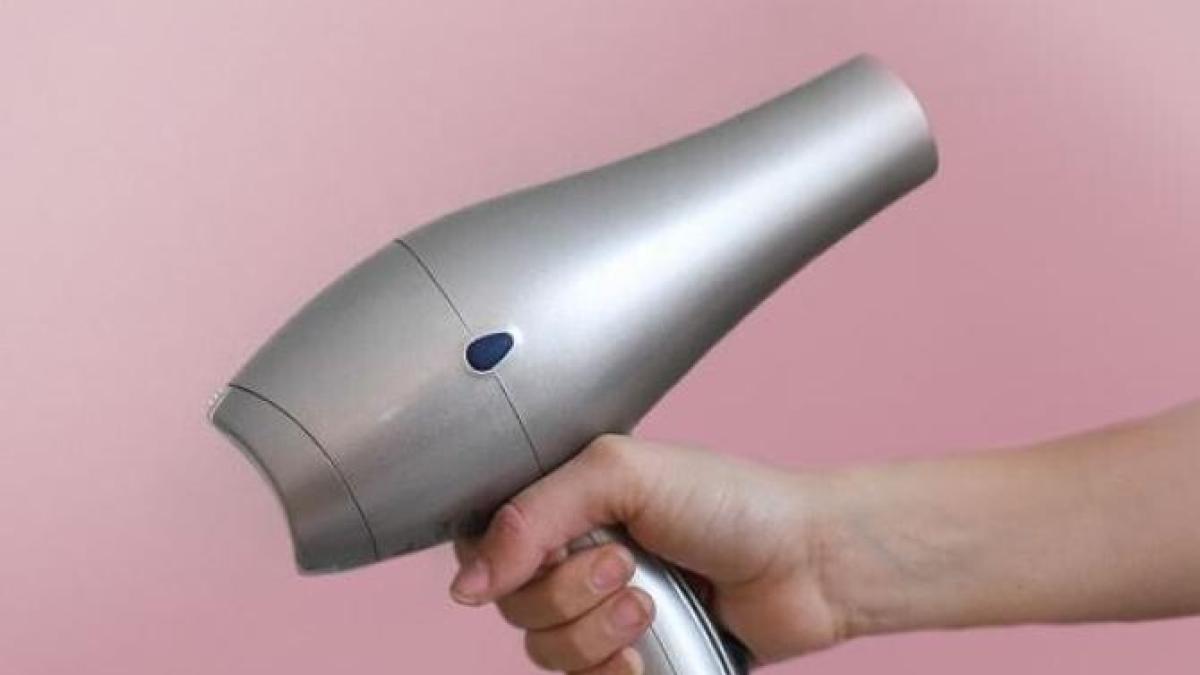 incalzeste-faianta-din-baie-cu-un-uscator-de-par----doar-gospodinele-pricepute-cunosc-secretul_62813900