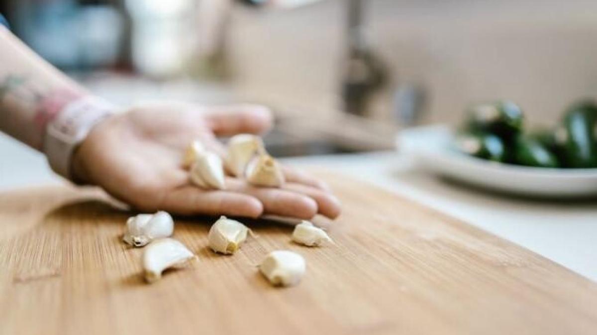 salvati-usturoiul-care-a-inceput-sa-incolteasca-si-sa-se-strice--o-solutie-ingenioasa_15620600