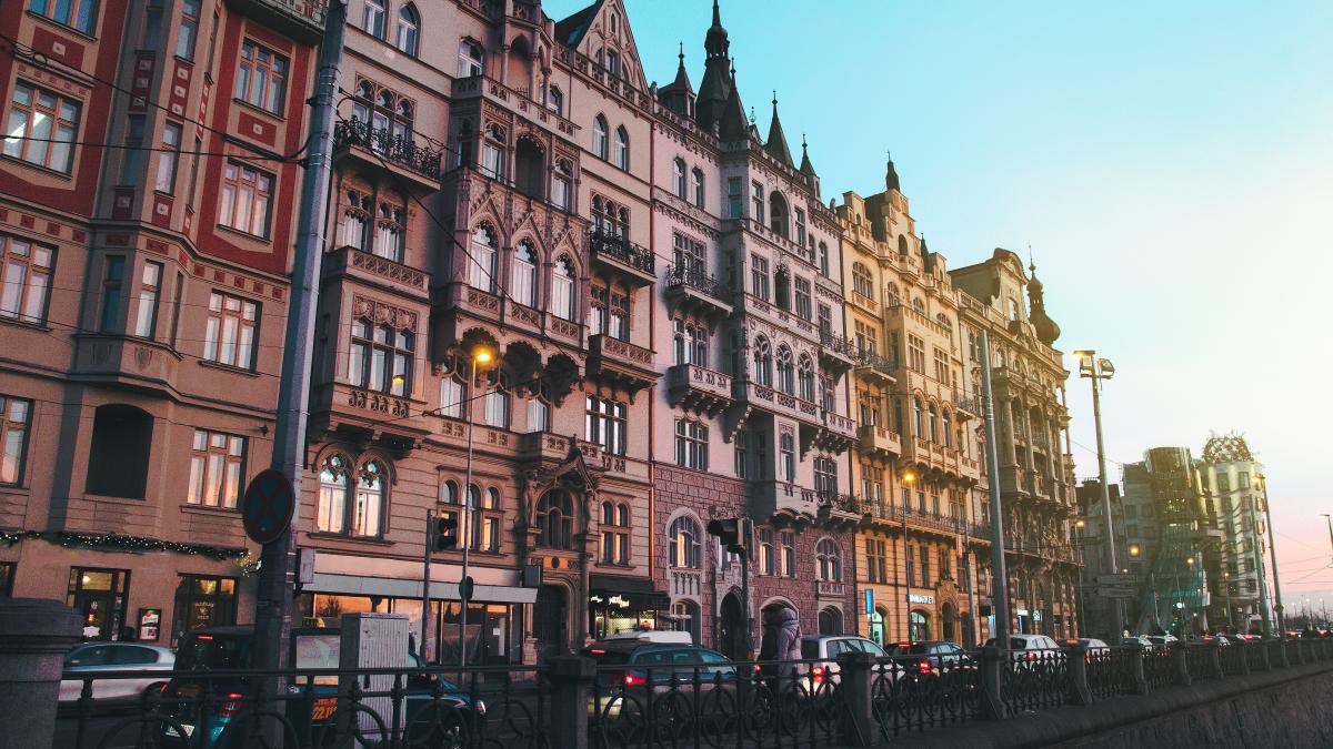 cauciucurile-masinilor-ucrainenilor-din-praga-au-fost-perforate_21017100