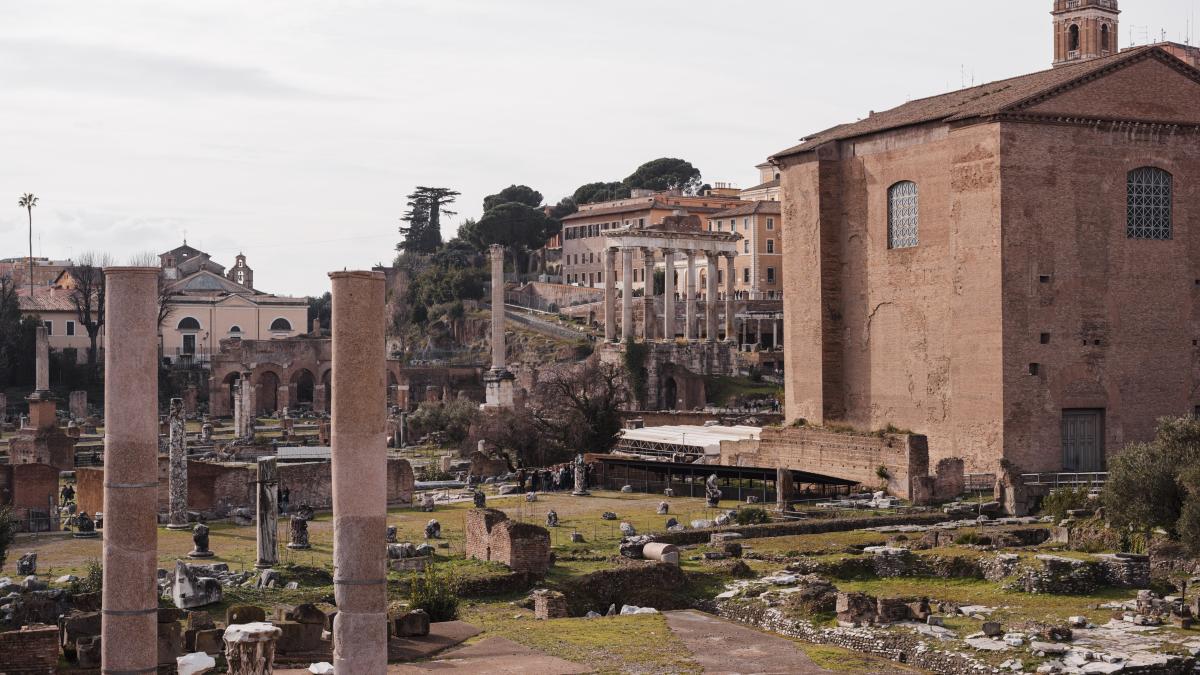 criza-prin-care-trecem-asemenari-izbitoare-cu-cea-dinaintea-prabusirii-imperiului-roman-radu-golban-si-val-valcu_39815800