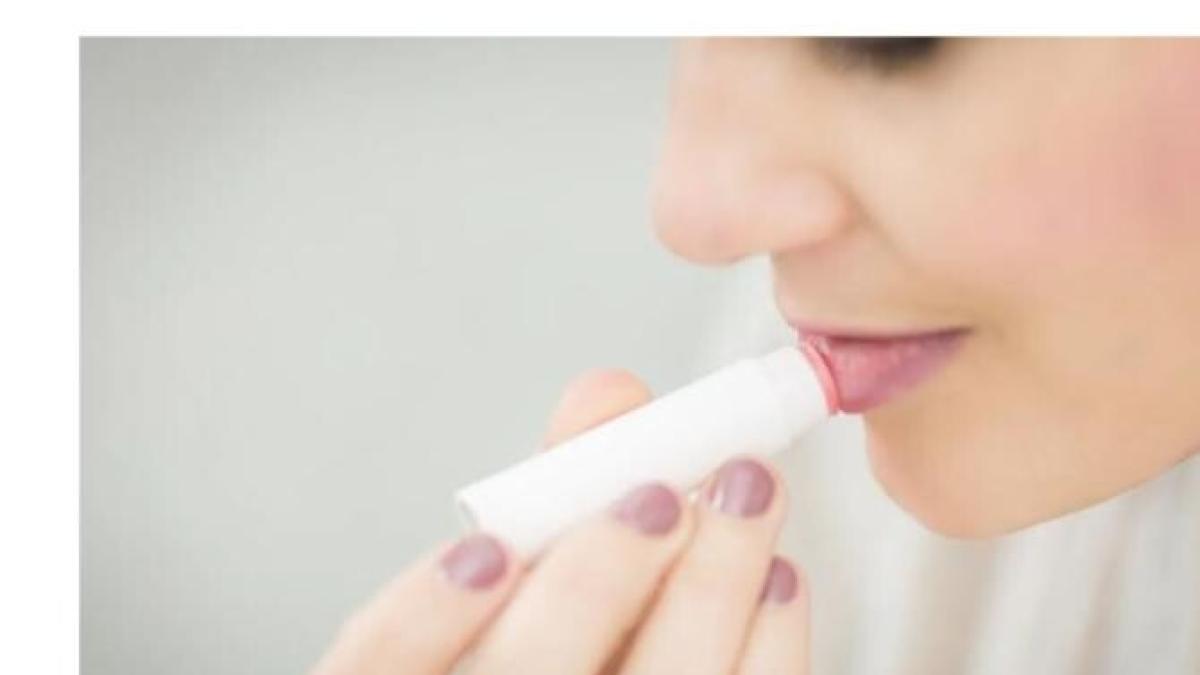 parul-tau-este-rebel-si-refuza-sa-stea-cum-il-asezi---foloseste-balsam-de-buze_19357400