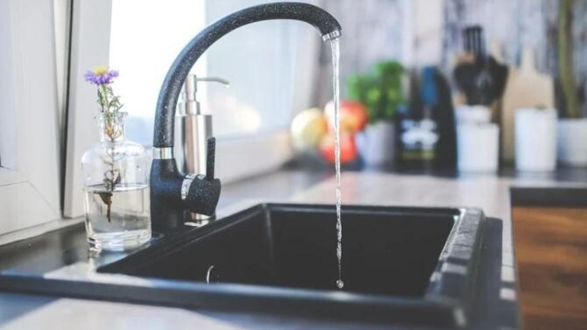 chiuveta-din-otel-inoxidabil-s-a-innegrit--un-produs-ieftin-va-scapa-de-problema-si-va-scuteste-de-cheltuieli-_27166800