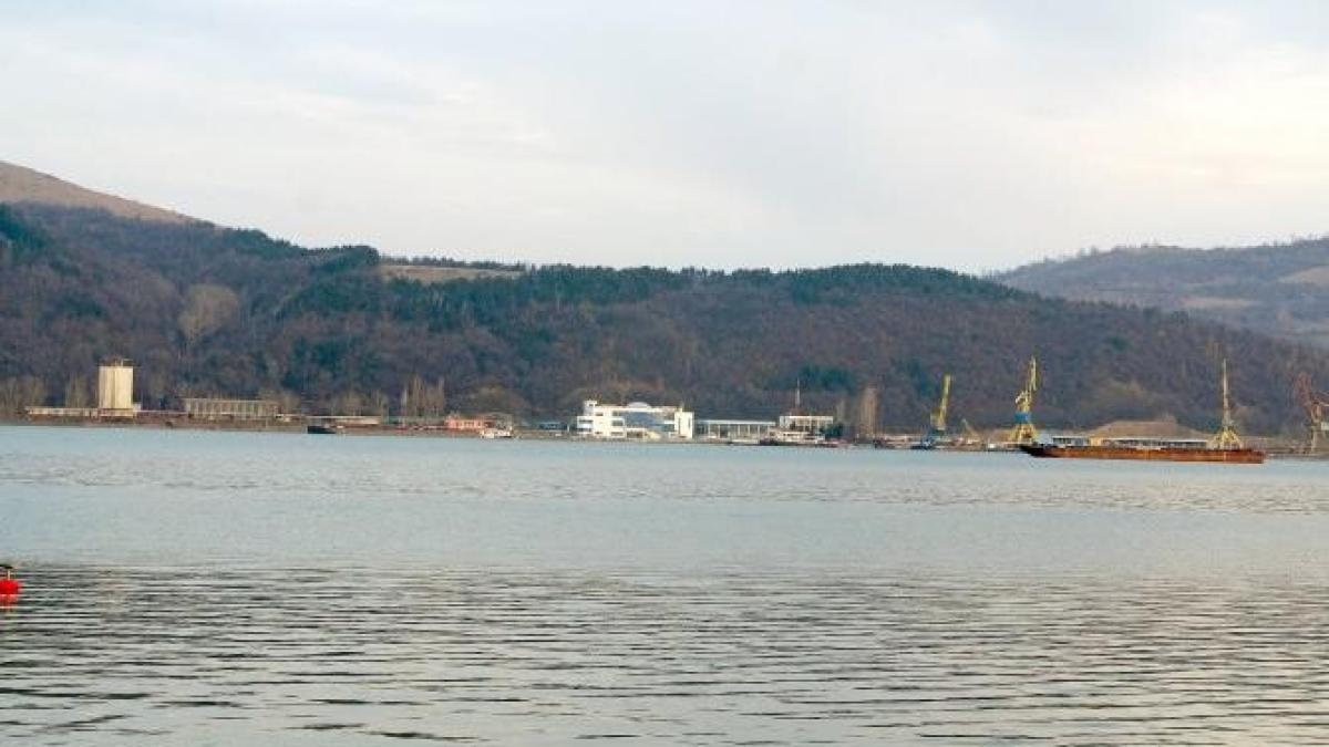 explozie-pe-santierul-naval-orsova--trei-persoane-ranite--dintre-care-una-in-stare-grava_31622800