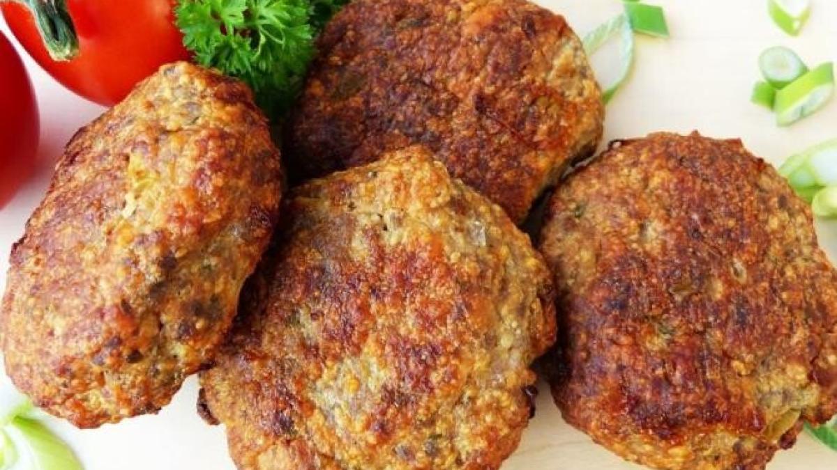 chiftele-din-carne-tocata-si-varza_53254200