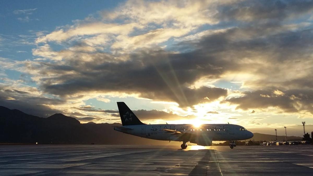 pasager-pe-ruta-katowice---antalya--salvat-de-medicii-aeroportului-otopeni_49956000