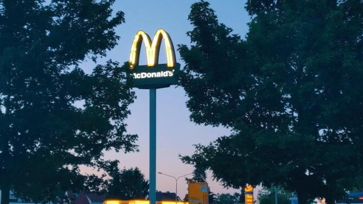 mcdonalds-golden-arch-pexels_32268600
