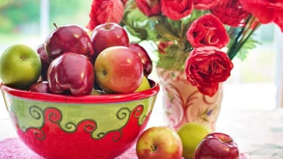 chec-cu-mere--la-cana--un-desert-bestial--gata-in-cateva-minute--o-portie-are-doar-160-de-calorii_23790400