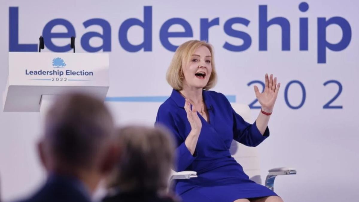 liz-truss-vladimir-putin_15277900