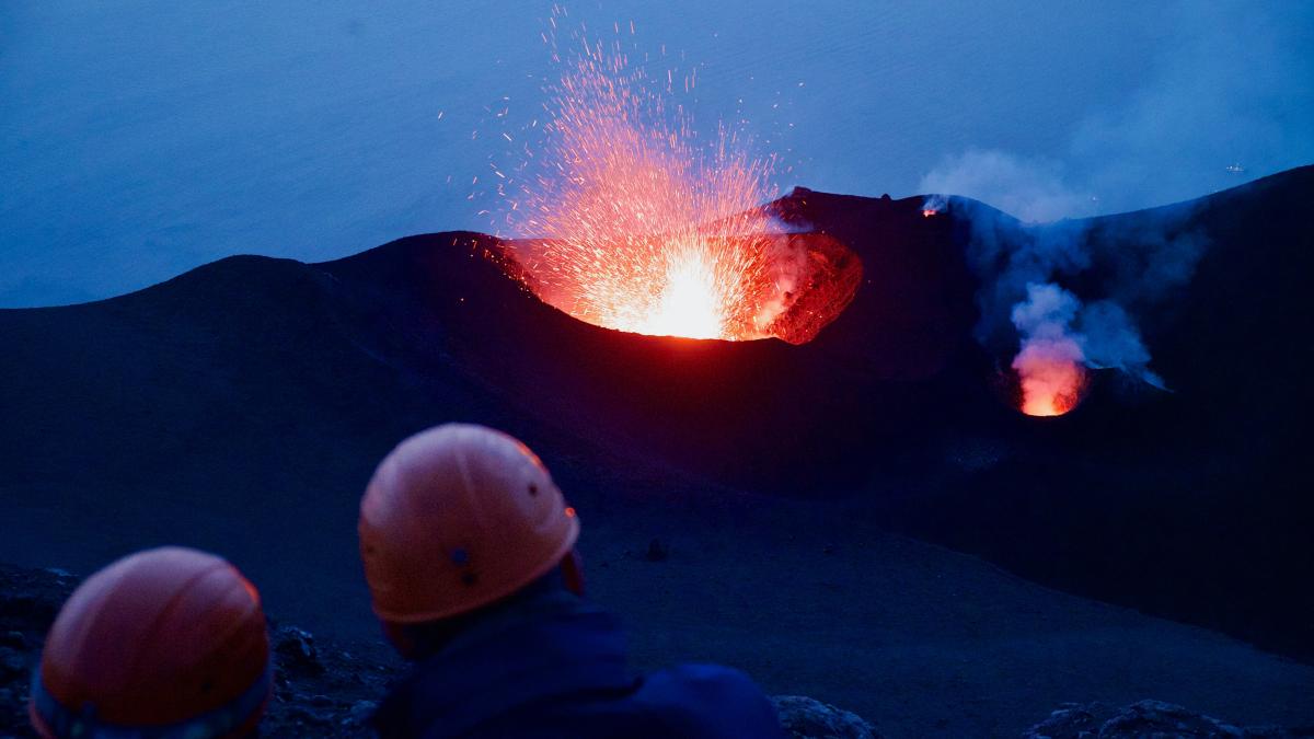 eruptie-vulcan_76337200