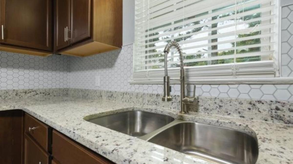 pune-faina-in-chiuveta-si-vezi-ce-efect-are--trucul-care-este-util-tuturor-gospodinelor_82253700