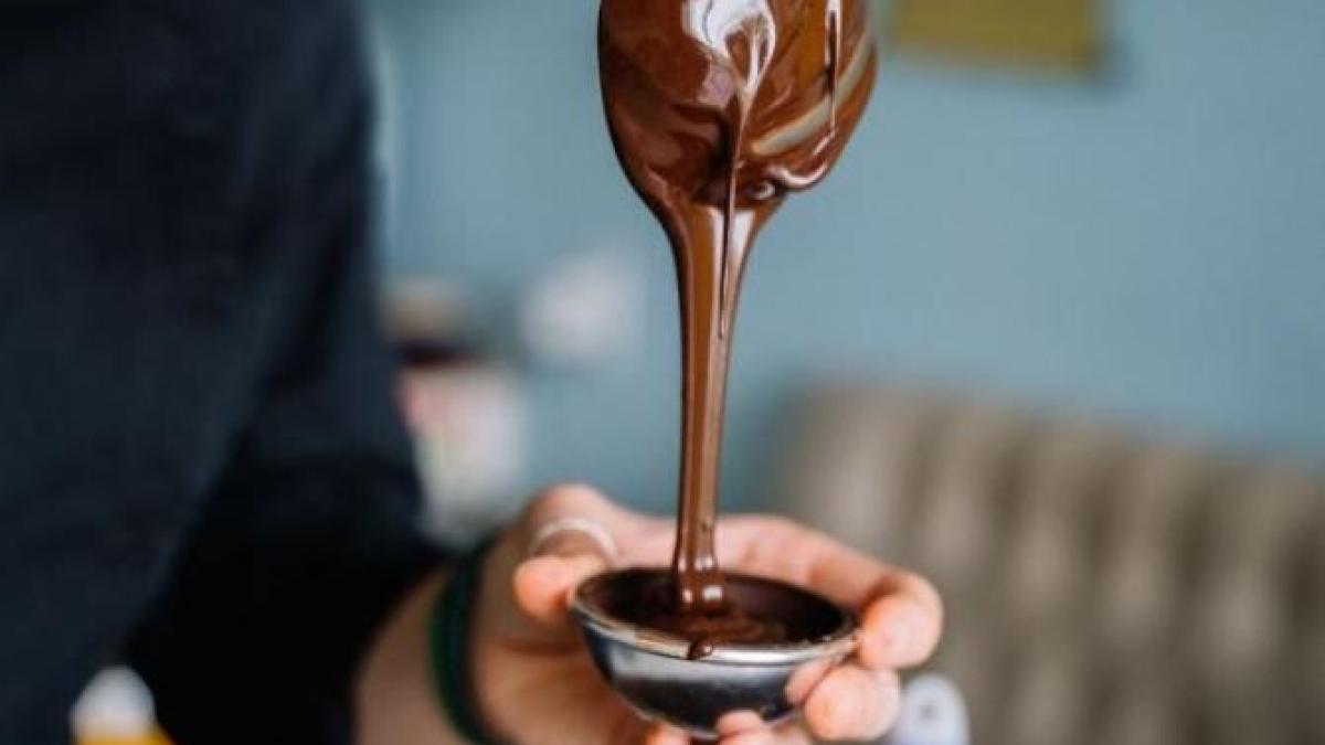 sufleu-de-ciocolata-fara-coacere--reteta-usoaraprc-c2prc-a0pe-care-o-poate-face-si-un-adolescent_45158000