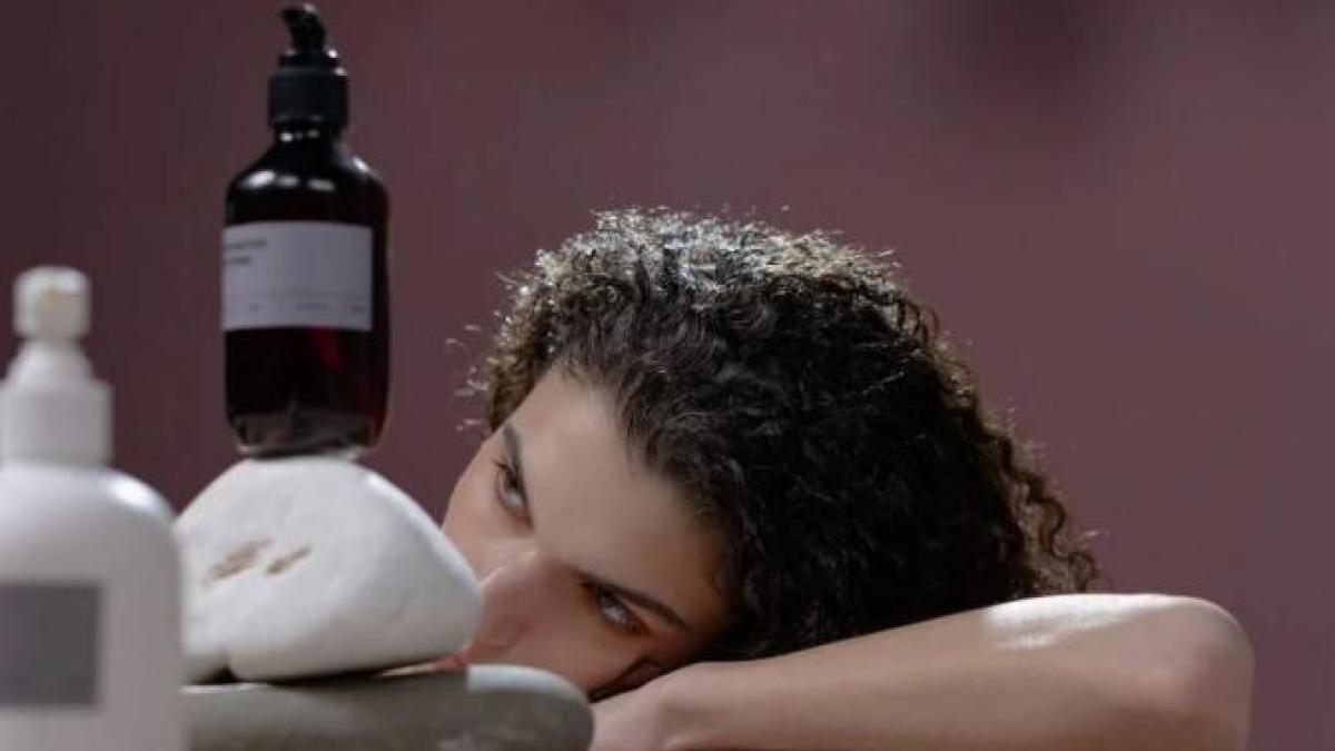 cea-mai-buna-masca-naturala-pentru-un-par-uscat-si-casant--o-poti-face-acasa-din-4-produse_50134800