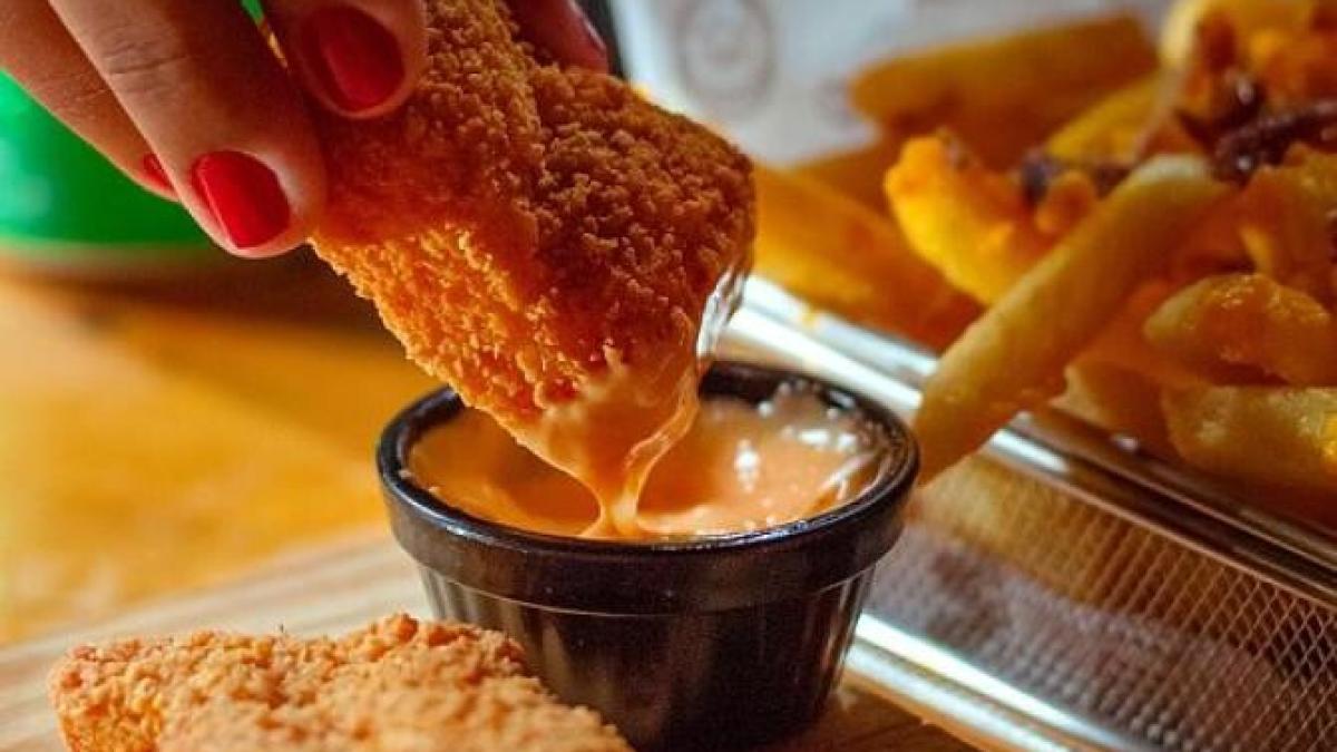 nuggets-de-pui--gata-in-15-minute--crocanti-la-exterior-si-fragezi-la-interior--cea-mai-rapida-reteta_96462100
