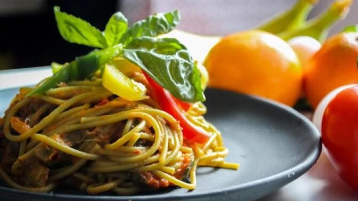 spaghete-de-dovlecei-in-sos-de-cascaval--nu-ati-mai-gatit-niciodata-asa-aceste-legume_72049300