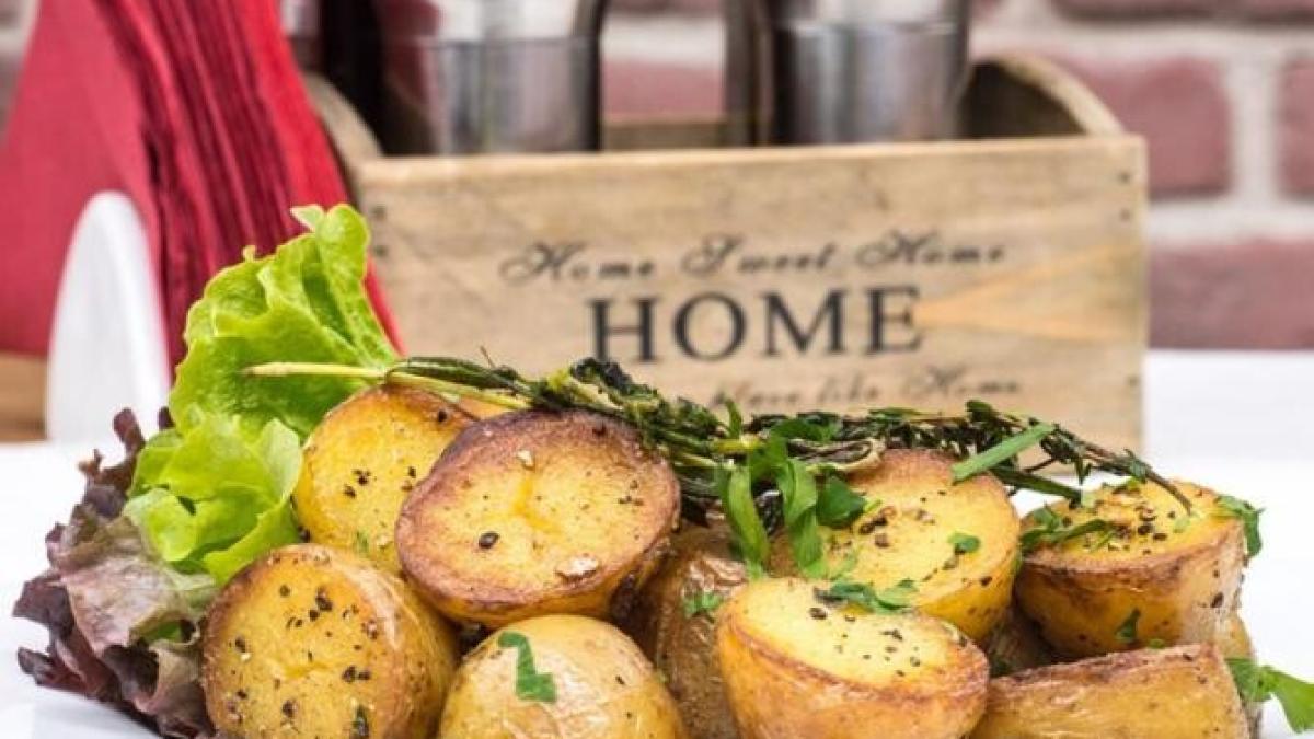 cartofi-copti--crocanti-si-deliciosi--reteta-simpla--pe-care-o-vei-face-mai-des_97266300