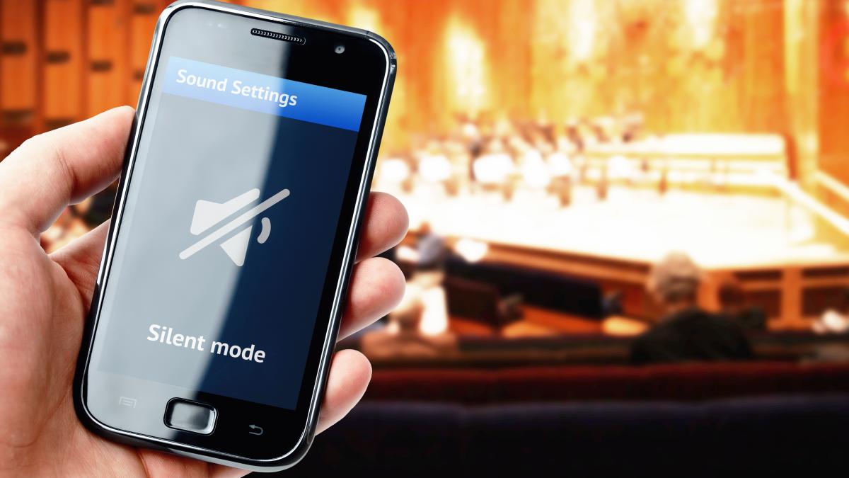 telefon-pe-mute_52156400