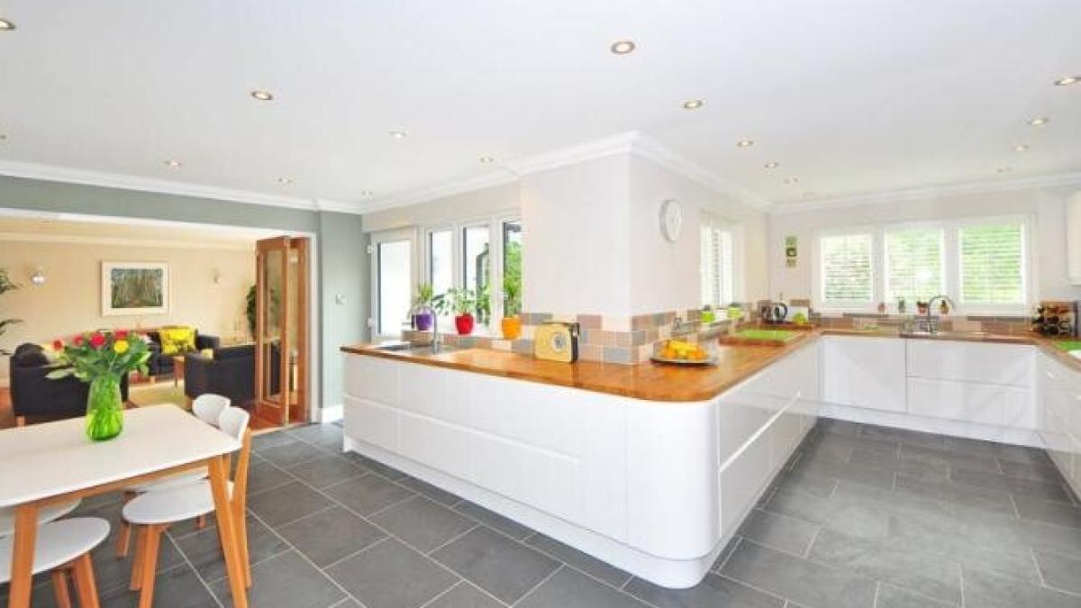 cum-se-curata-gresia-din-bucatarie-de-grasime--un-rezultat-spectaculos-in-10-minute_08863100