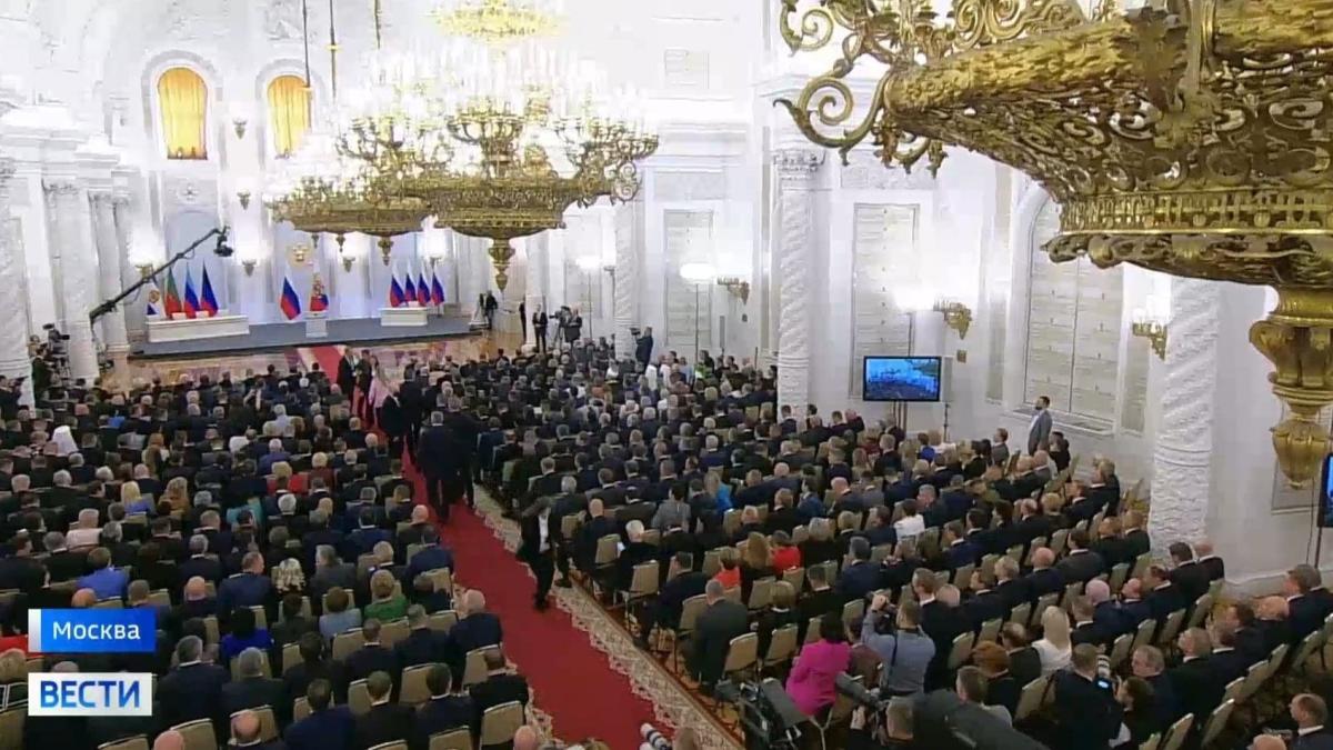 dovada-ca-elita-rusiei-statea-ca-la-inmormantare-la-ceremonia-lui-putin--in-care-a-semnat-anexarea-regiunilor-din-ucraina_27832700