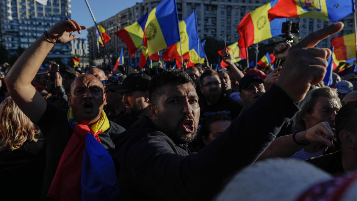 protest-aur-politicieni-radicaliid203761_inquam_photos_octav_ganea_42089100