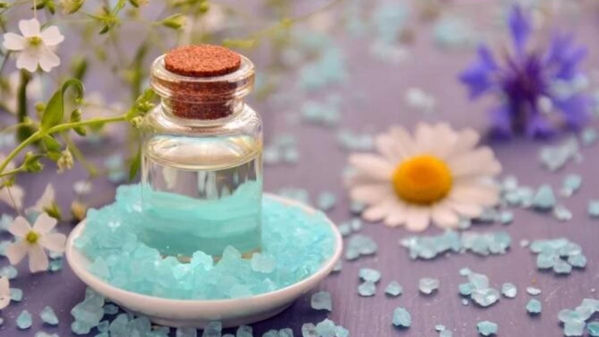 un-ulei-esential-curata-casa--parfumeaza-hainele-si-alunga-insectele_59793900