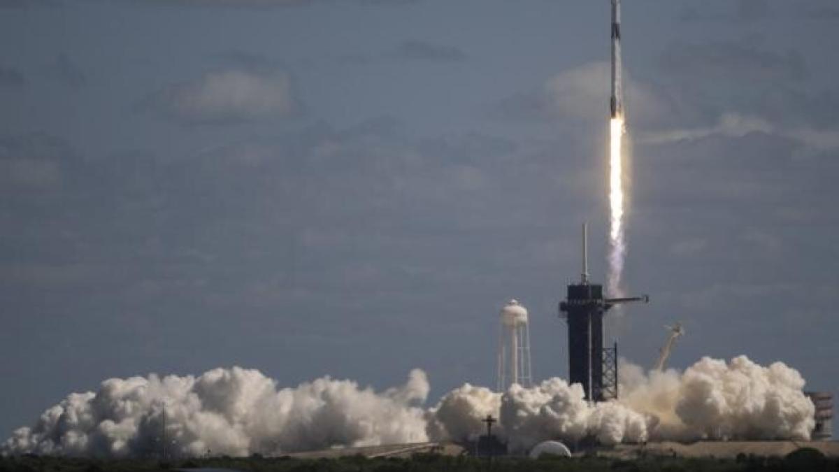 o-racheta-a-lui-elon-musk-a-decolat-catre-iss--avand-la-bord-un-cosmonaut-rus_58813400