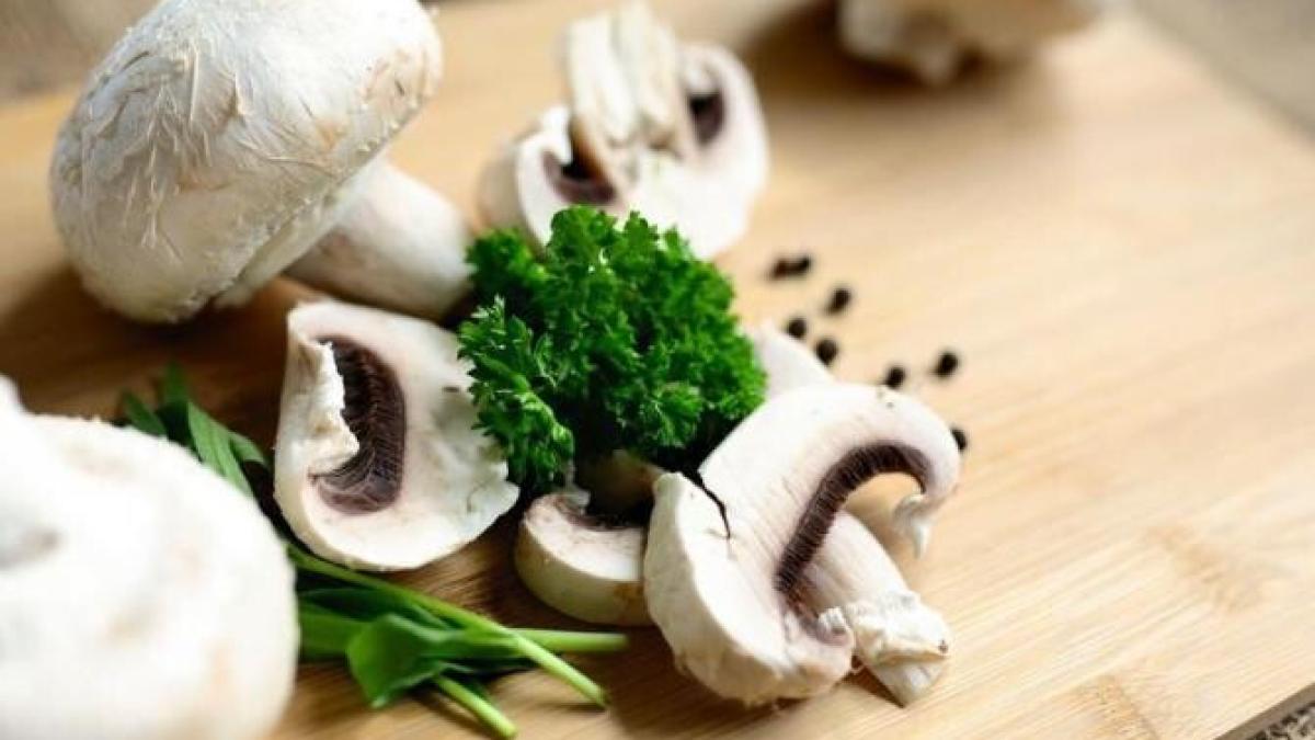 aperitiv-minunat-din-ciuperci-si-branza-topita--gata-in-10-minute_79855900