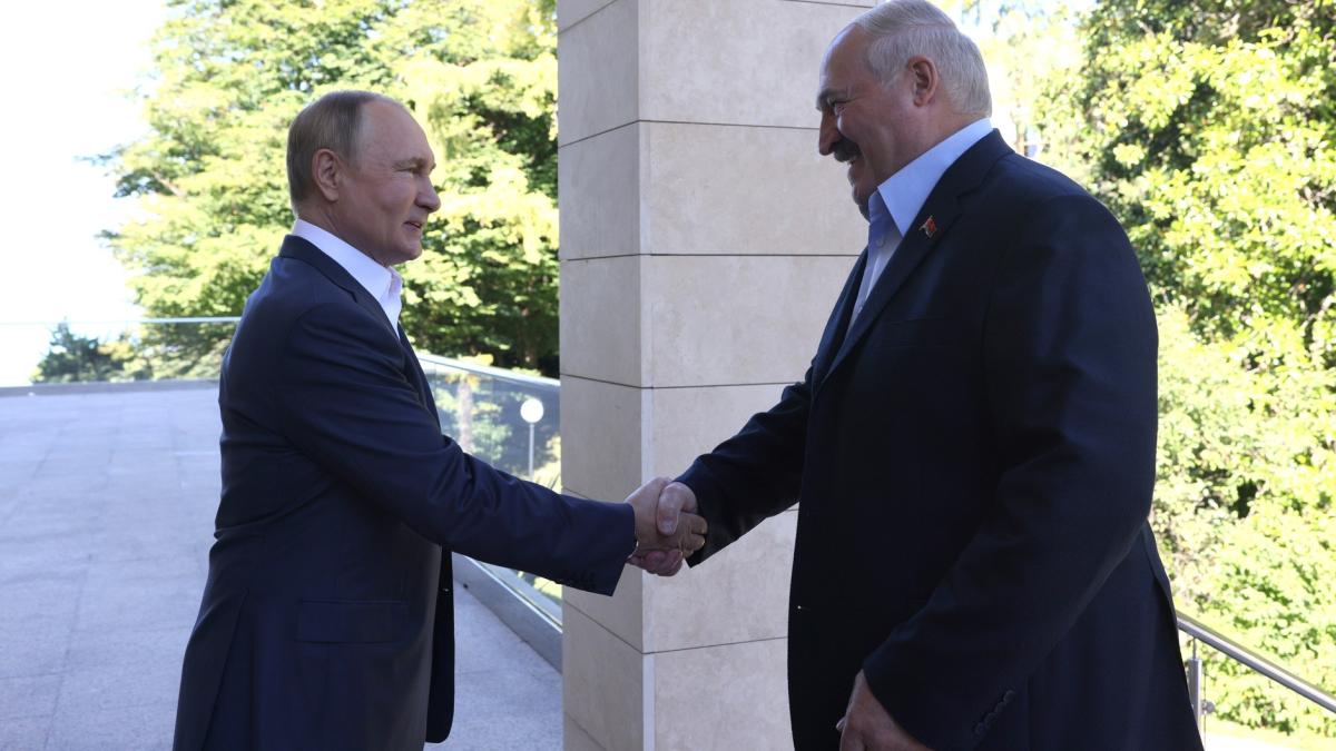 lukasenko-cadou-vladimir-putin_27278200