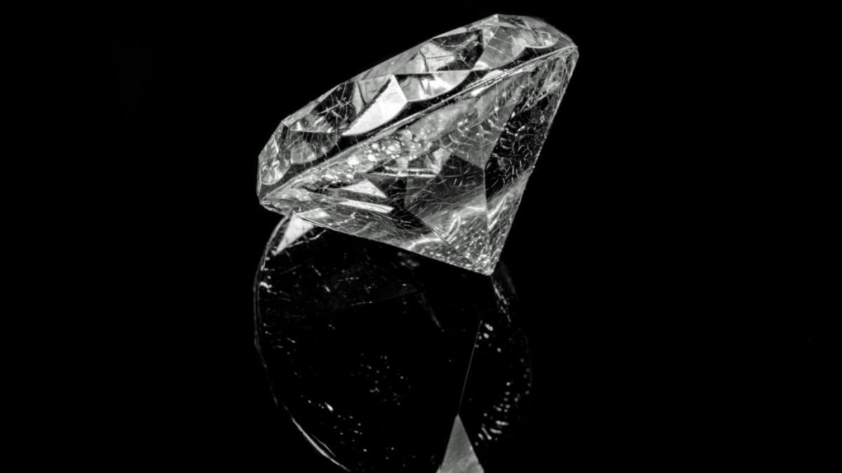 diamant-roz--vandut-cu-suma-record-de-58-mil--dolari--piatra-e-de-o-raritate-extrema_93910800