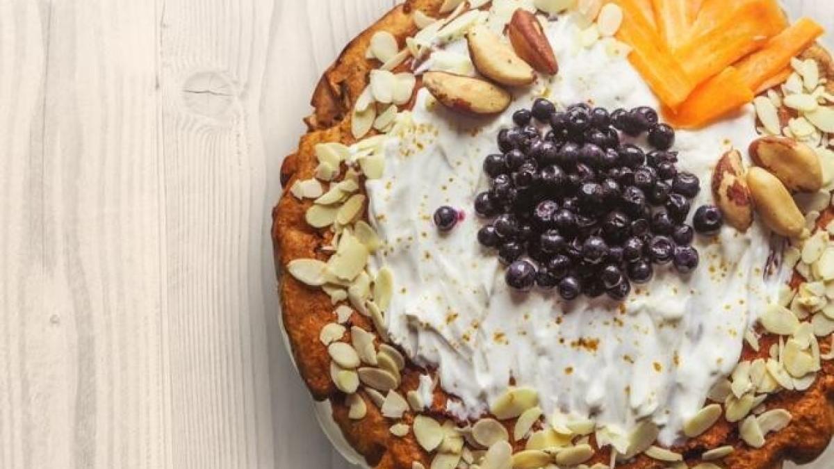 chec-rafinat-de-toamna--cu-mere-si-nuci--fara-unt-si-fara-ulei--o-felie-are-doar-180-de-calorii_28204600