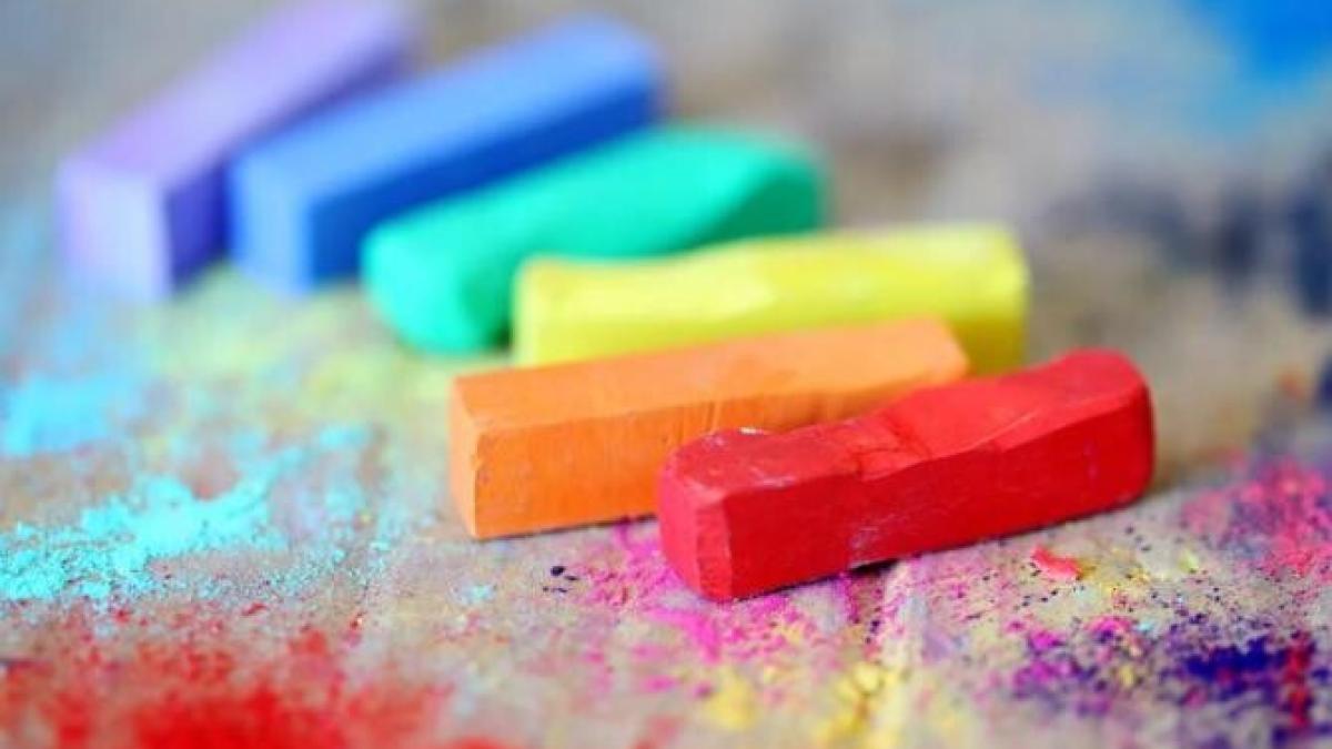 gospodinele-istete-pun-creta-in-dulap--trucul-care-rezolva-o-problema-enervanta_94233300