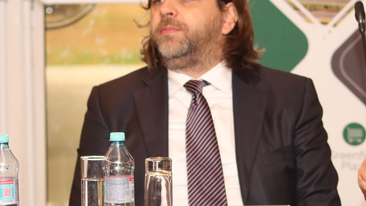 lucian_azoitei_forty_management_crisan_34856900