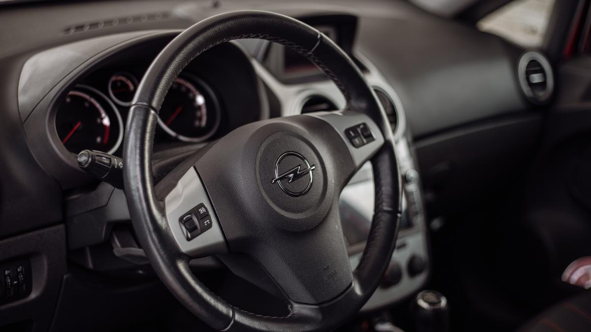 opel-recheama-la-service-200-000-de-automobile-insignia-din-cauza-unor-posibile-probleme-la-sistemul-de-franare-pexels-ionut-murariu-10678139_49153300
