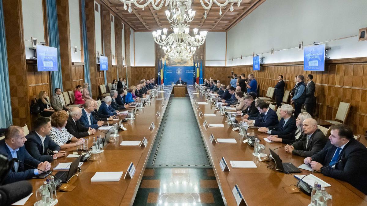 guvernul-ciuca-vrea-sa-trimita-luna-viitoare-in-parlament-proiectul-de-buget-pe-2023---ce-se-intampla-cu-pensiile-si-salariile_76619100