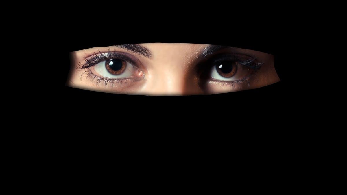 femeie-arabia-saudita-burka_58293500