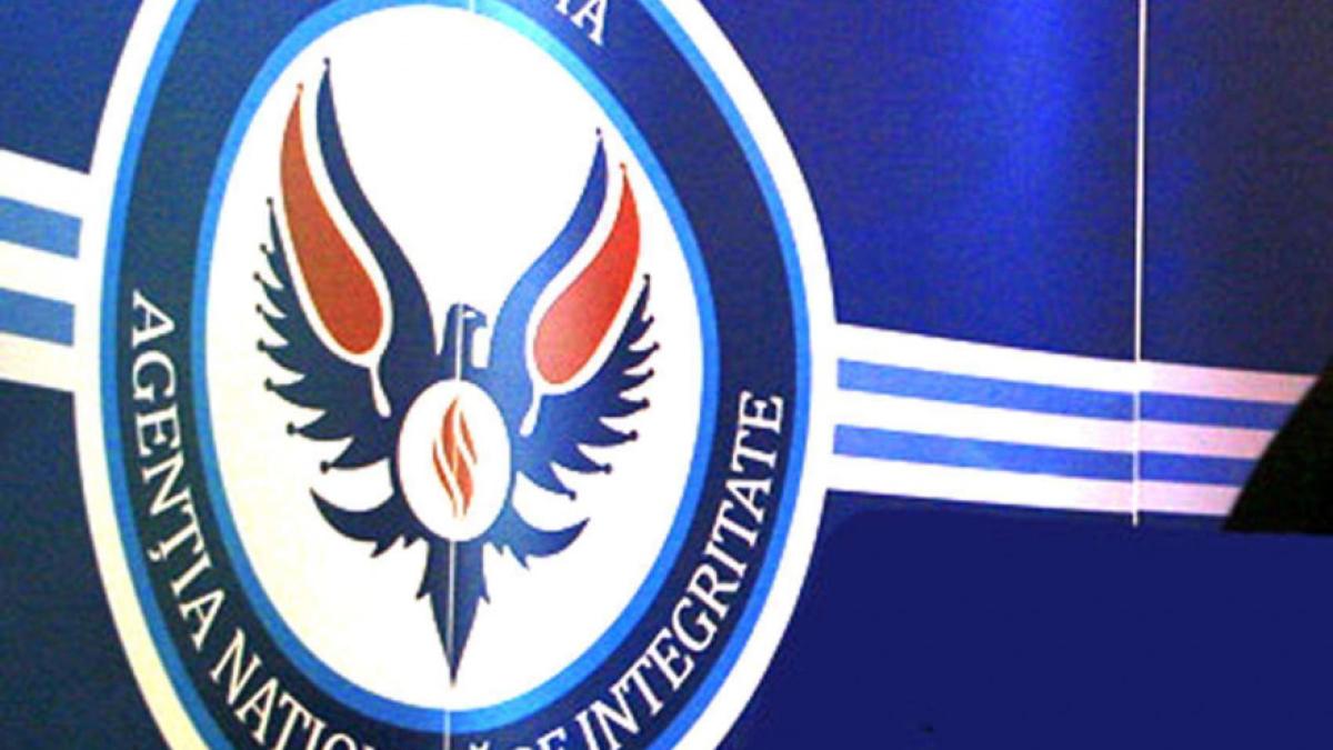 directorul-teatrului-de-opera-din-galati--acuzat-de-ani-ca-si-a-angajat-nelegal-sotia-soprana--ani-mai-ancheteaza-si-pe-un-fost-presedinte-al-agentiei-pentru-protectia-mediului_79582900