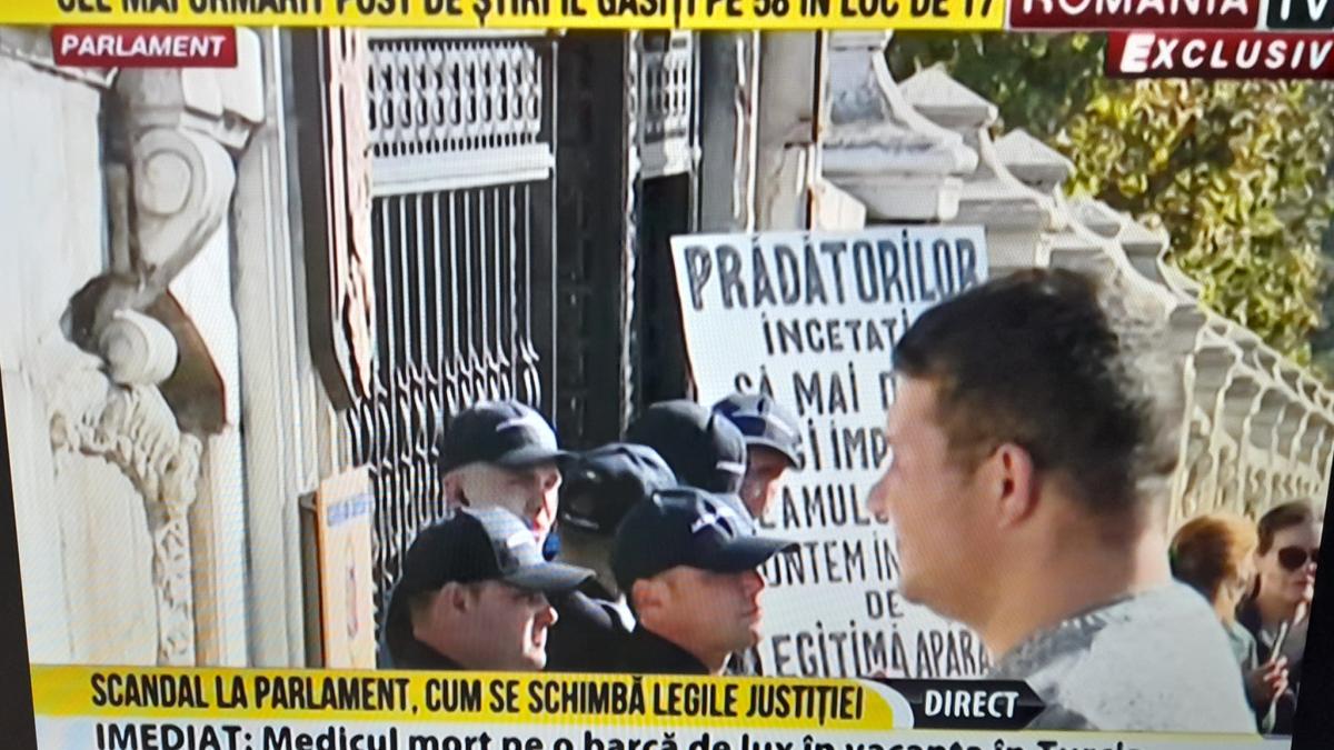 protest-la-parlament-contra-legilor-justitieipana-aici-peste-constitutie-nu-se-trece_00376600