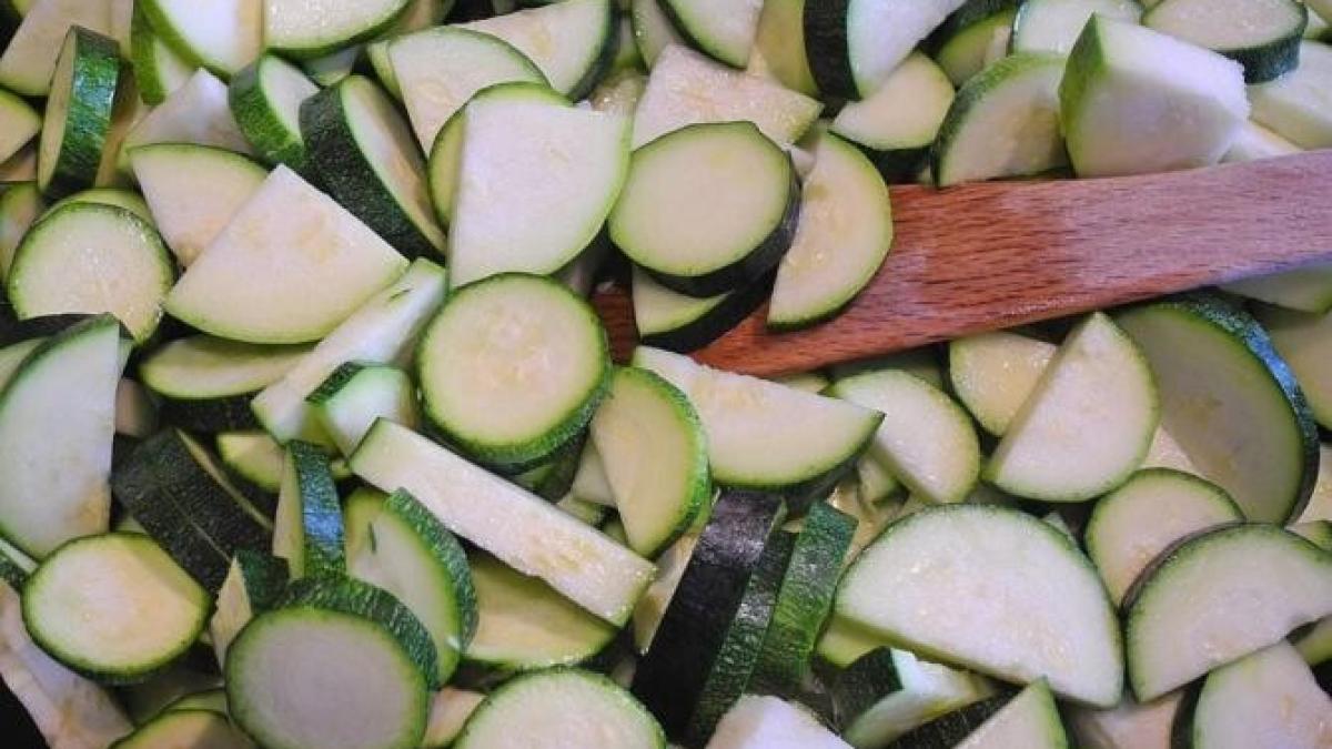 ai-3-oua-si-doi-dovlecei--fa-aceasta-reteta-usoara-si-rapida_69357400