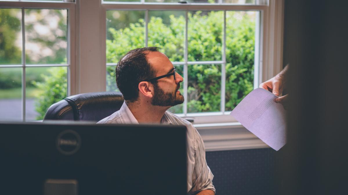 primar--dupa-ce-un-italian-care-traieste-in-romania-s-a-plans-de-starea-in-care-se-afla-scoala-din-sat-daca-nu-iti-place--intoarce-te-inapoi-in-italia_45457700