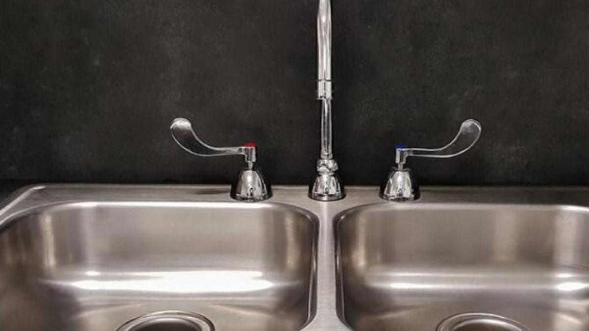 chiuveta-din-otel-inoxidabil-va-fi-ca-noua--gospodinele-pricepute-folosesc-o-metoda-originala_13025100