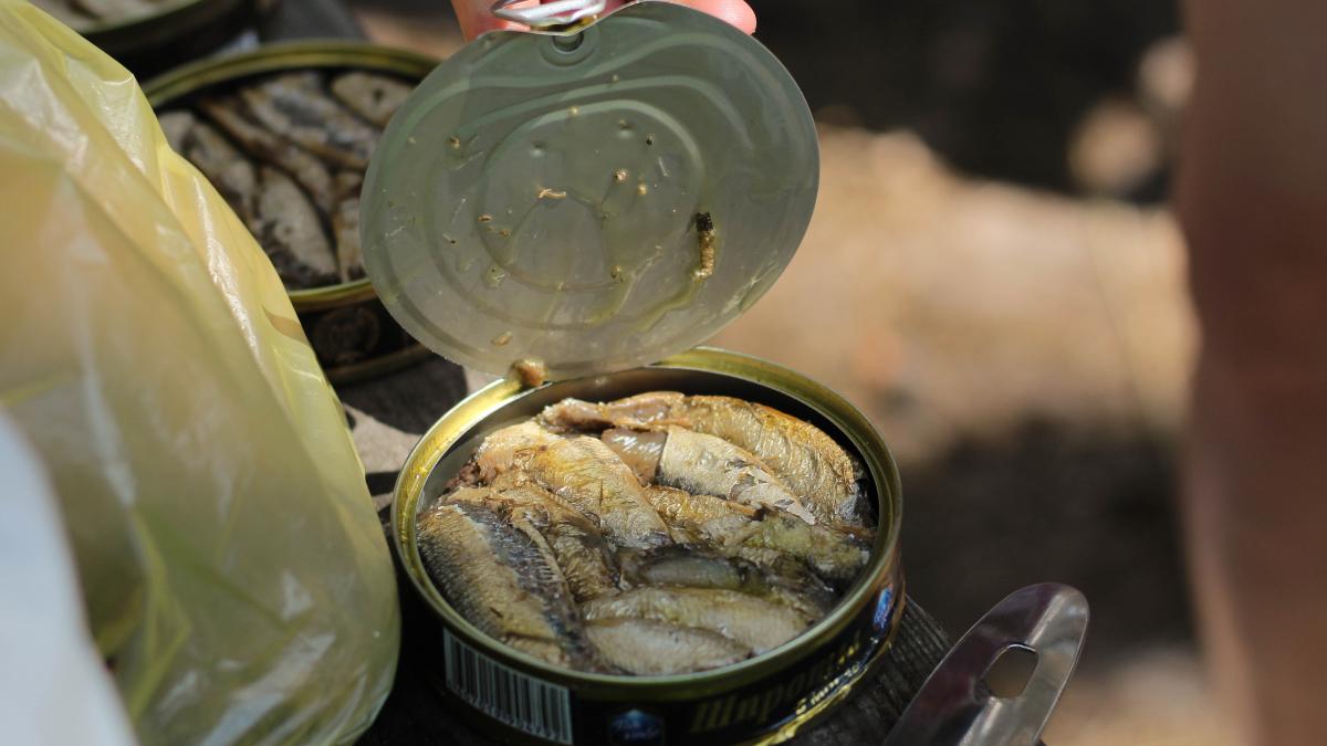 mai-multe-conserve-de-peste-vor-fi-retrase--in-urma-cazului-unei-femei-diagnosticate-cu-botulism_25869800