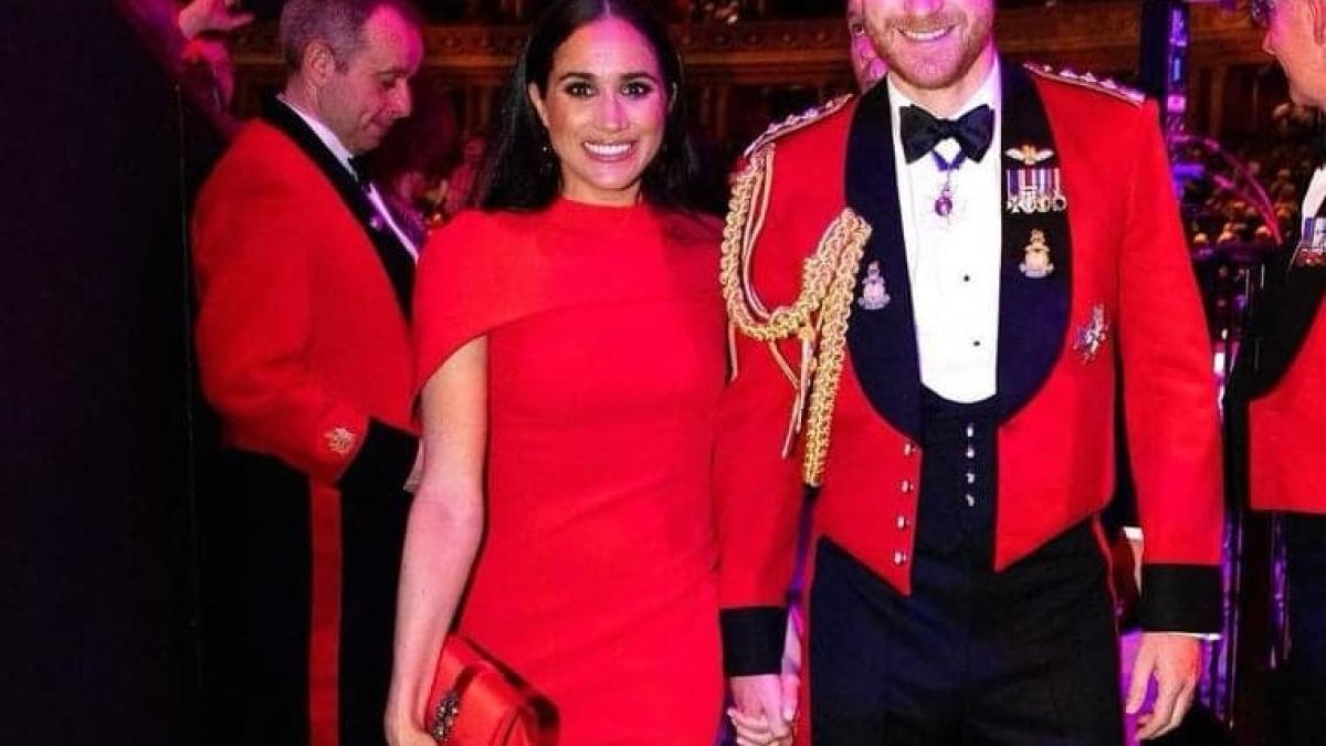 meghan-markle--rochii-de-mii-de-euro--cat-costa-tinutele-pe-care-le-a-purtat-ducesa-de-sussex-la-ultimul-interviu_07847500