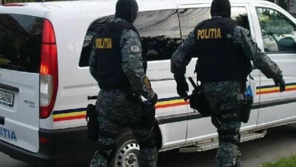 peste-300-de-perchezitii-domiciliare-si-400-de-mandate-de-aducere-care-vizeaza-grupari-de-trafic-de-droguri--persoane-si-minori-sau-trafic-de-migranti-se-deruleaza-miercuri-dimineata_81628000