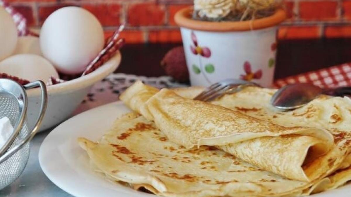 clatite-usoare--preparate-dupa-reteta--trei-pahare--un-desert-incredibil-de-gustos_77240900