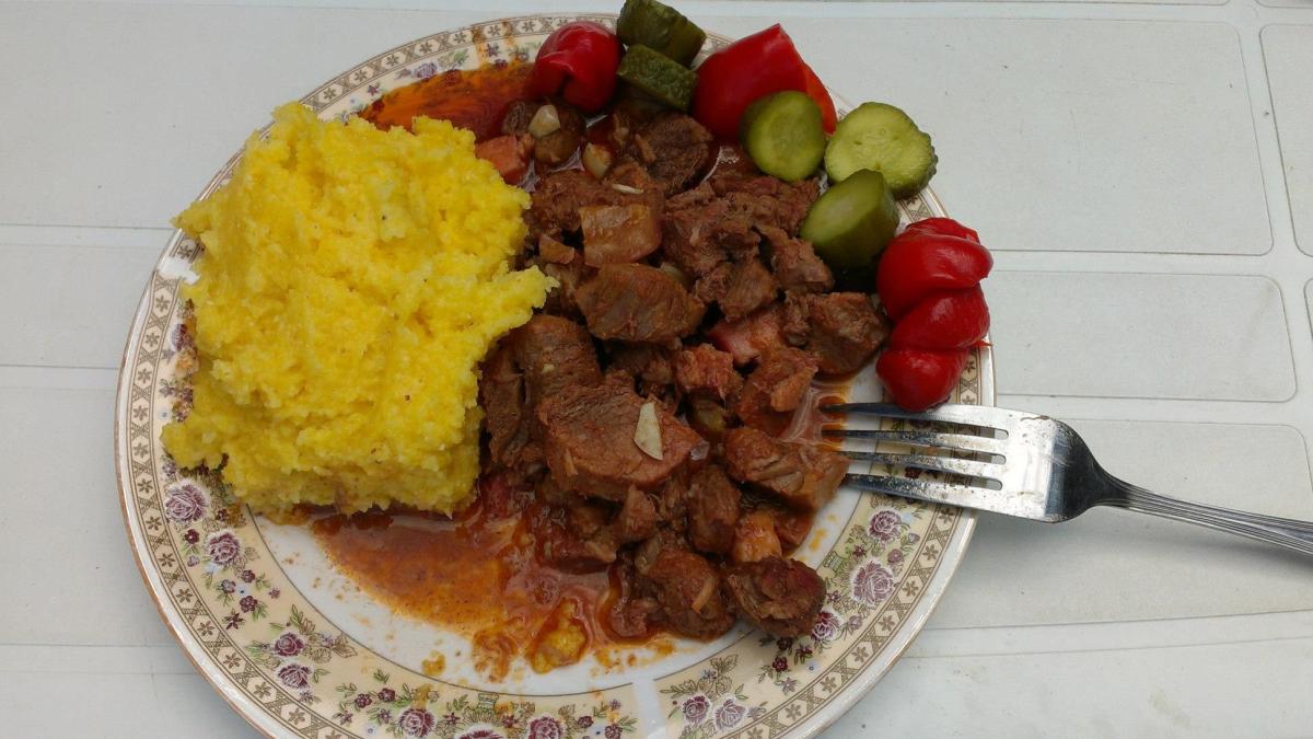 tochitura-de-porc--reteta-traditional-romaneasca-plina-de-savoare-2_28352300