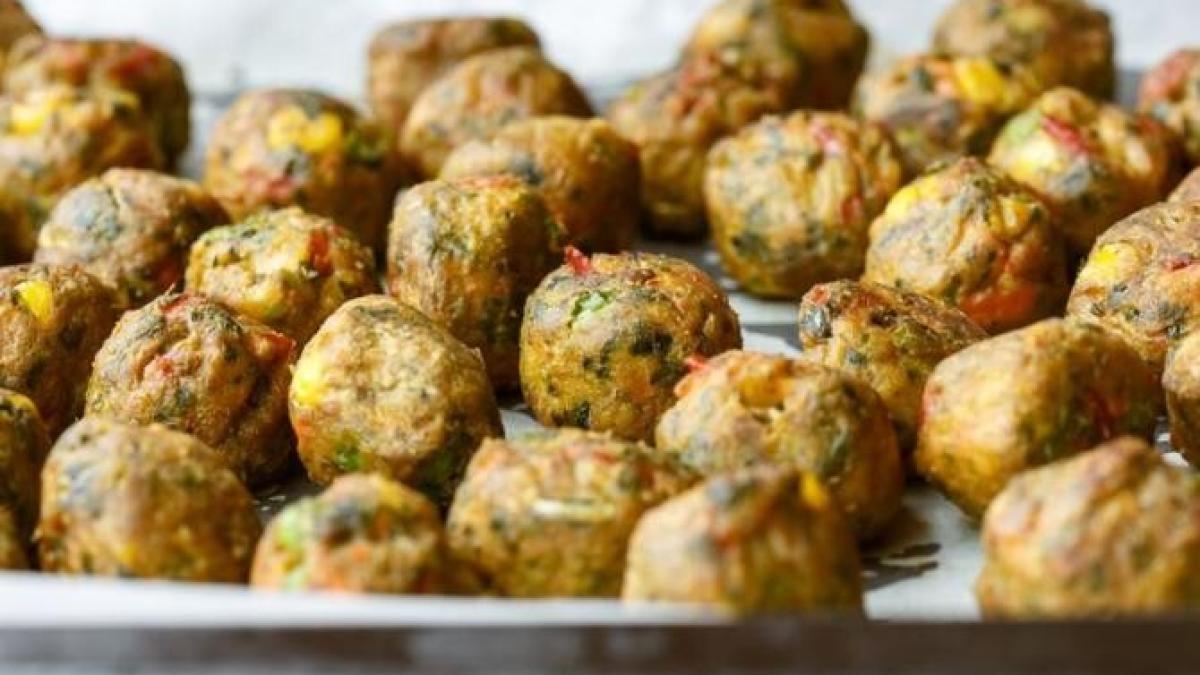 ai-un-dovlecel--un-cartof-si-un-morcov--prepara-niste-chiftele-fabuloase_10510800