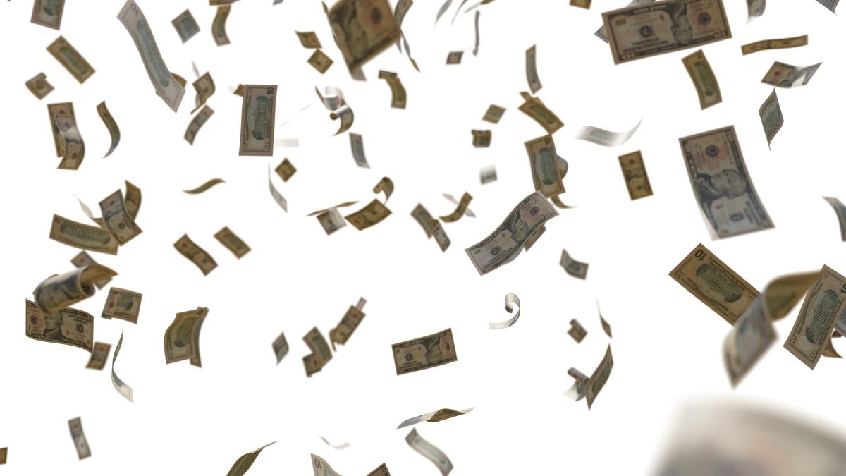 a-plouat-cu-bani-pe-autostrada--jefuitorii-au-imprastiat-bancnotele-furate_24716200