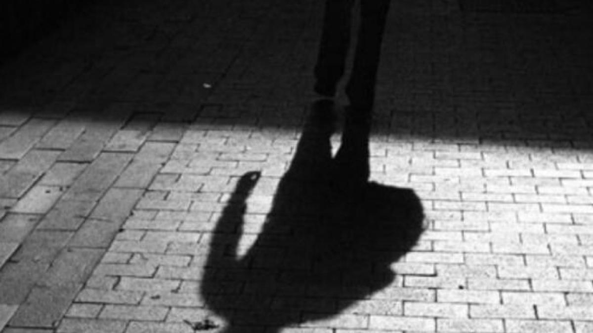 umbra-barbat-noapte_83140400